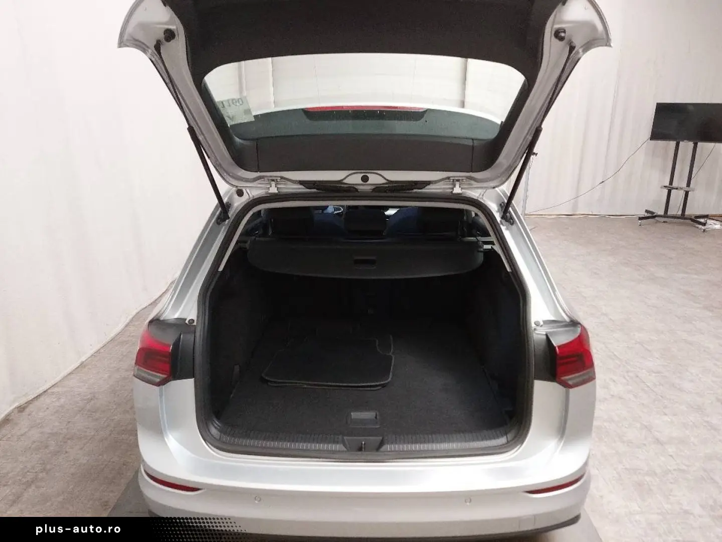 VW Golf-8 Var. 2.0 TDI Life Navi LED