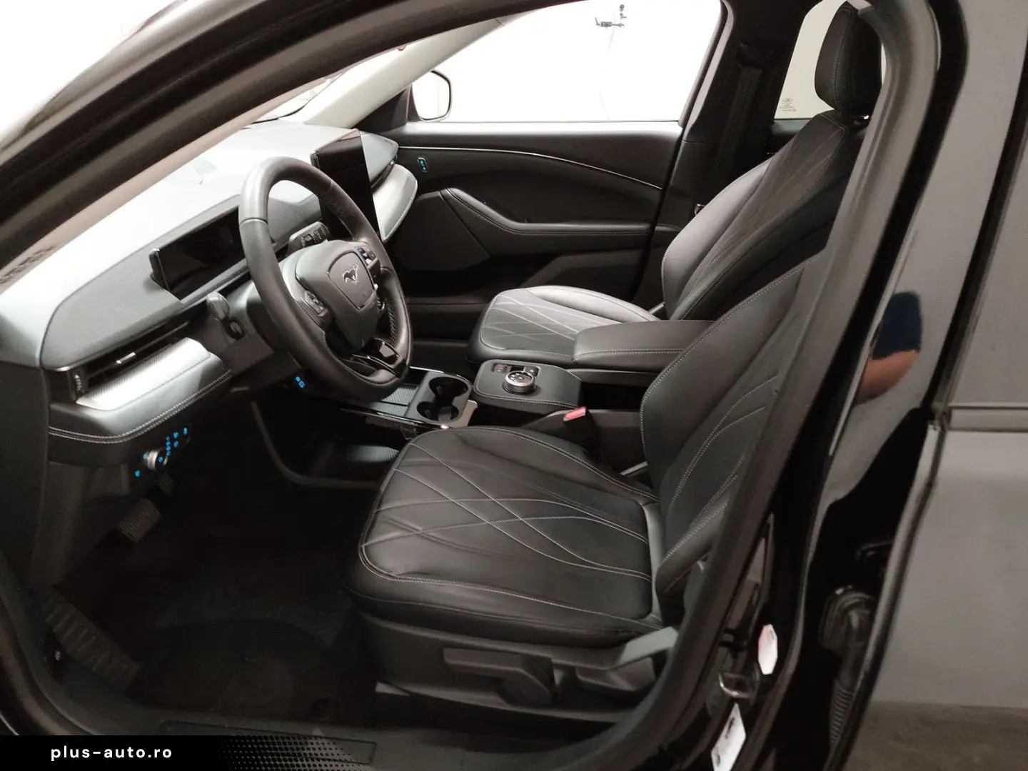 FORD Mustang Mach-E Navi LED