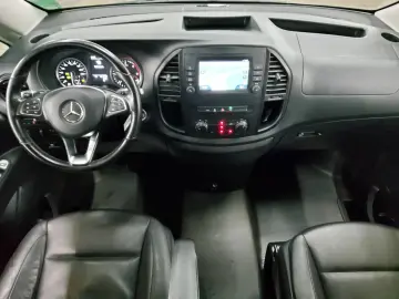 MERCEDES-BENZ Vito Lang CDI 4x4 Tourer Pro 8-Sitze Navi PDC