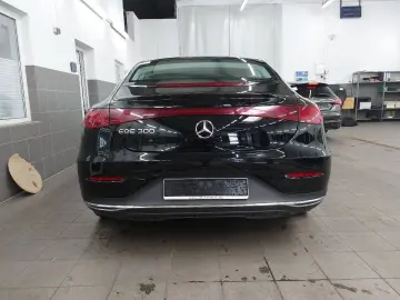 MERCEDES-BENZ EQE 300 Leder Digital-Light HuD Pano