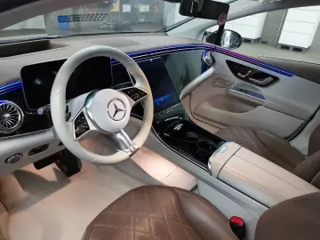 MERCEDES-BENZ EQE 300 Leder Digital-Light HuD Pano