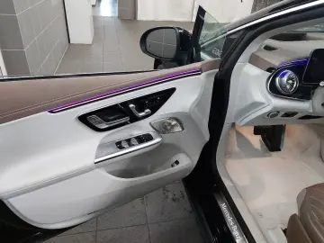 MERCEDES-BENZ EQE 300 Leder Digital-Light HuD Pano
