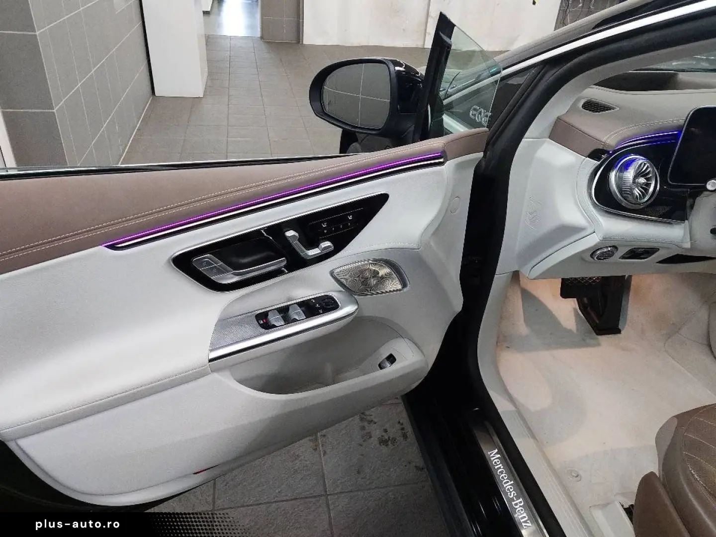 MERCEDES-BENZ EQE 300 Leder Digital-Light HuD Pano