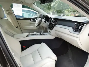 VOLVO XC60 B4 AWD Ultimate Bright