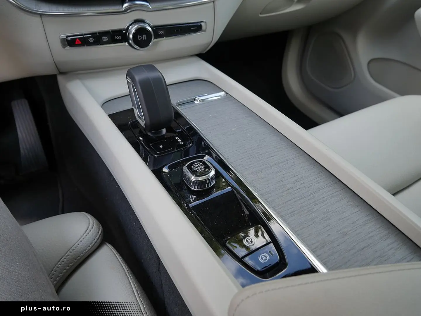 VOLVO XC60 B4 AWD Ultimate Bright