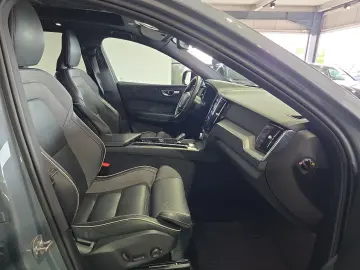 VOLVO XC60 B4 (D) Plus Dark AWD