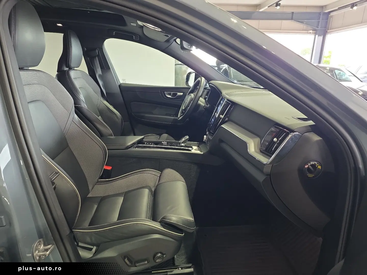 VOLVO XC60 B4 (D) Plus Dark AWD