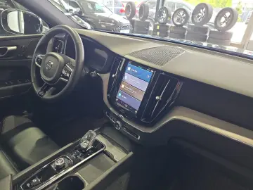 VOLVO XC60 B4 (D) Plus Dark AWD
