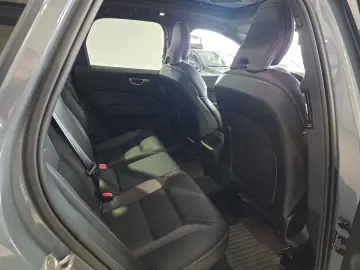 VOLVO XC60 B4 (D) Plus Dark AWD
