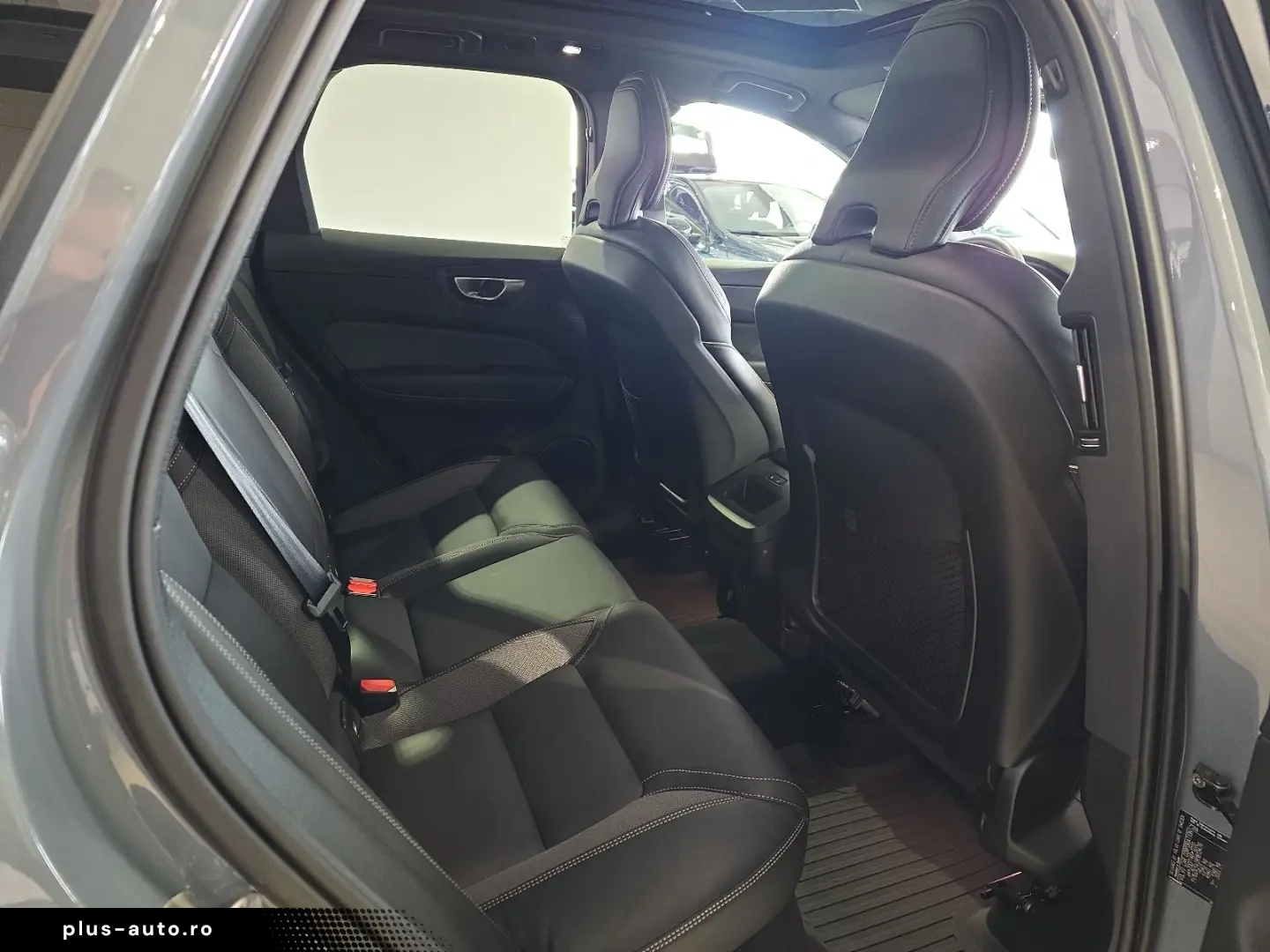 VOLVO XC60 B4 (D) Plus Dark AWD