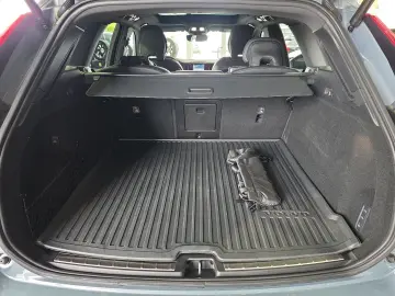 VOLVO XC60 B4 (D) Plus Dark AWD