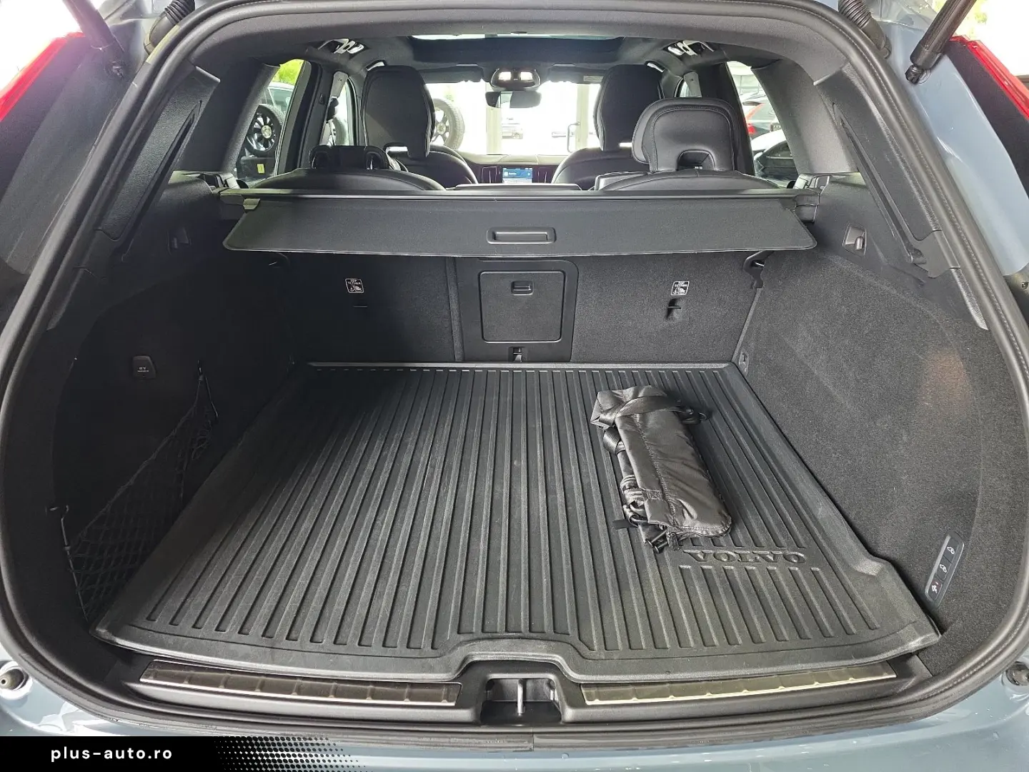 VOLVO XC60 B4 (D) Plus Dark AWD