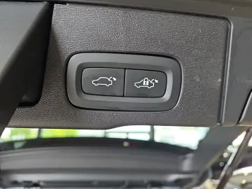 VOLVO XC60 B4 (D) Plus Dark AWD