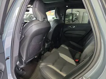 VOLVO XC60 B4 (D) Plus Dark AWD