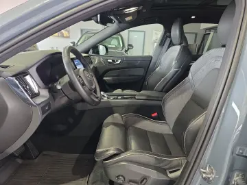 VOLVO XC60 B4 (D) Plus Dark AWD