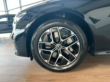 MERCEDES-BENZ E 220 d AVANTGARDE
