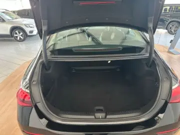 MERCEDES-BENZ E 220 d AVANTGARDE