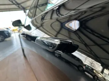 MERCEDES-BENZ E 220 d AVANTGARDE