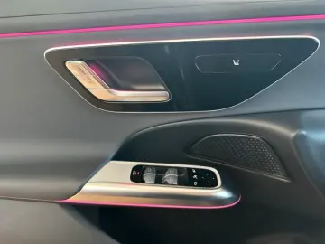 MERCEDES-BENZ E 220 d AVANTGARDE