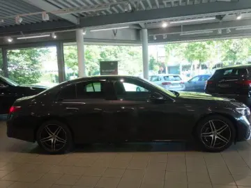MERCEDES-BENZ E 220 d AMG LINE NIGHT