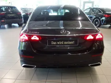 MERCEDES-BENZ E 220 d AMG LINE NIGHT