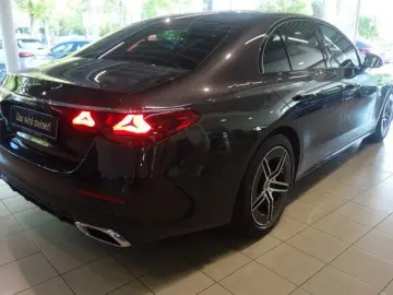 MERCEDES-BENZ E 220 d AMG LINE NIGHT