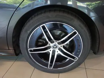MERCEDES-BENZ E 220 d AMG LINE NIGHT