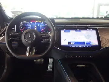 MERCEDES-BENZ E 220 d AMG LINE NIGHT