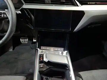 AUDI Q8 Sportback e-tron 50 quattro S-Line AHK Matrix