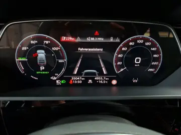 AUDI Q8 Sportback e-tron 50 quattro S-Line AHK Matrix