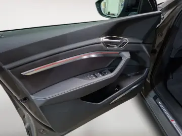 AUDI Q8 Sportback e-tron 50 quattro S-Line AHK Matrix