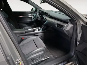 AUDI Q8 Sportback e-tron 50 quattro S-Line AHK Matrix