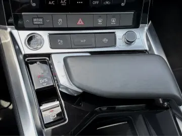 AUDI Q8 e-tron Q S LINE LM22 PANO MATRIX-LED
