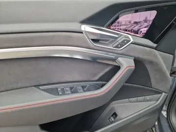 AUDI Q8 e-tron Sportback 55 qu edition S line HuD 21