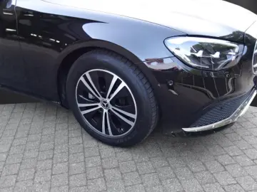 MERCEDES-BENZ E 220 d  Avantgarde LED Pano Burm 360 Memory