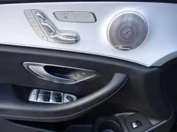 MERCEDES-BENZ E 220 d  Avantgarde LED Pano Burm 360 Memory