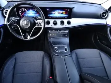 MERCEDES-BENZ E 220 d  Avantgarde LED Pano Burm 360 Memory