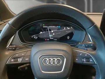 AUDI Q5 40 TDI S-Line quattro S-tr. Pano AHK Navi RFK