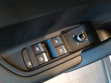 AUDI Q5 40 TDI S-Line quattro S-tr. Pano AHK Navi RFK