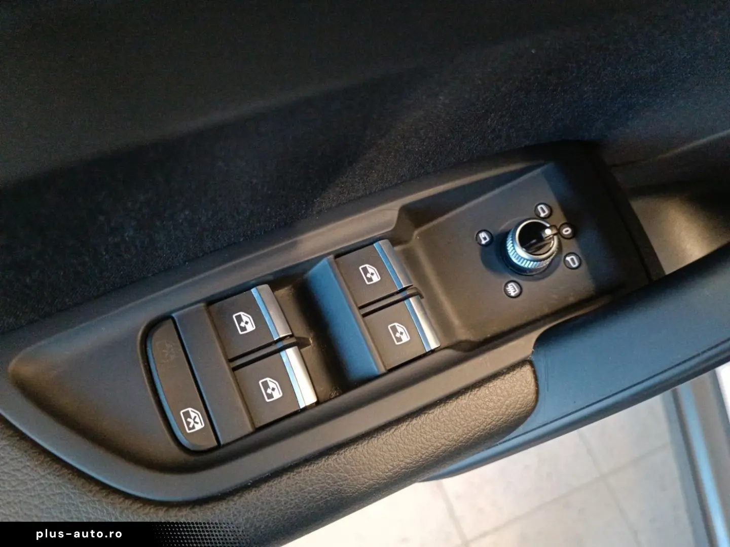 AUDI Q5 40 TDI S-Line quattro S-tr. Pano AHK Navi RFK