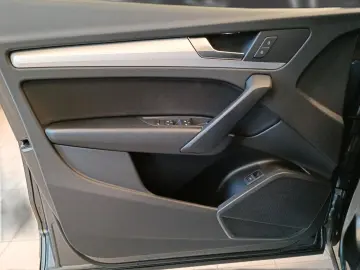 AUDI Q5 40 TDI S-Line quattro S-tr. Pano AHK Navi RFK