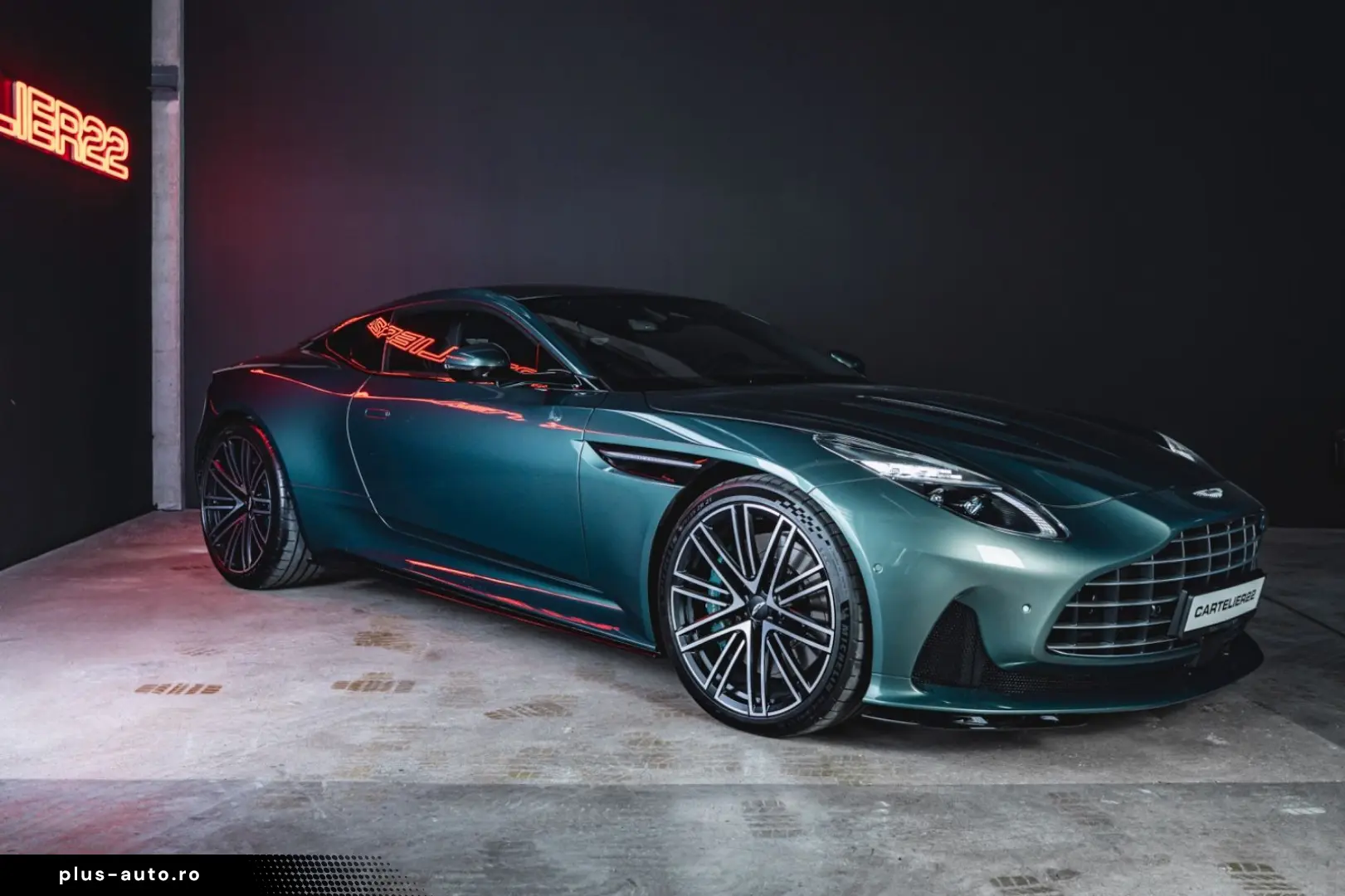 ASTON MARTIN DB12