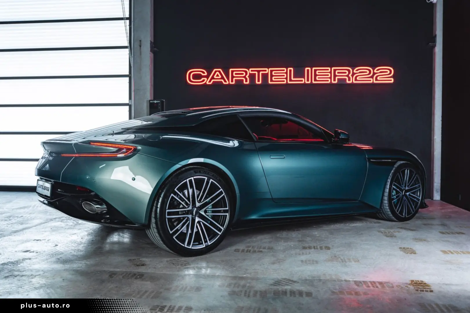 ASTON MARTIN DB12