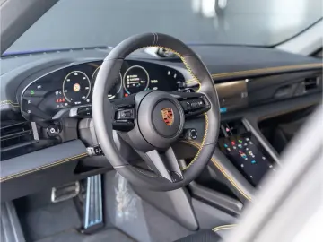 Porsche Taycan 4 Sport Chrono Black Edition