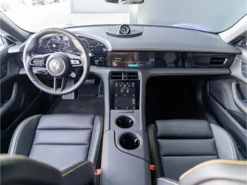 Porsche Taycan 4 Sport Chrono Black Edition