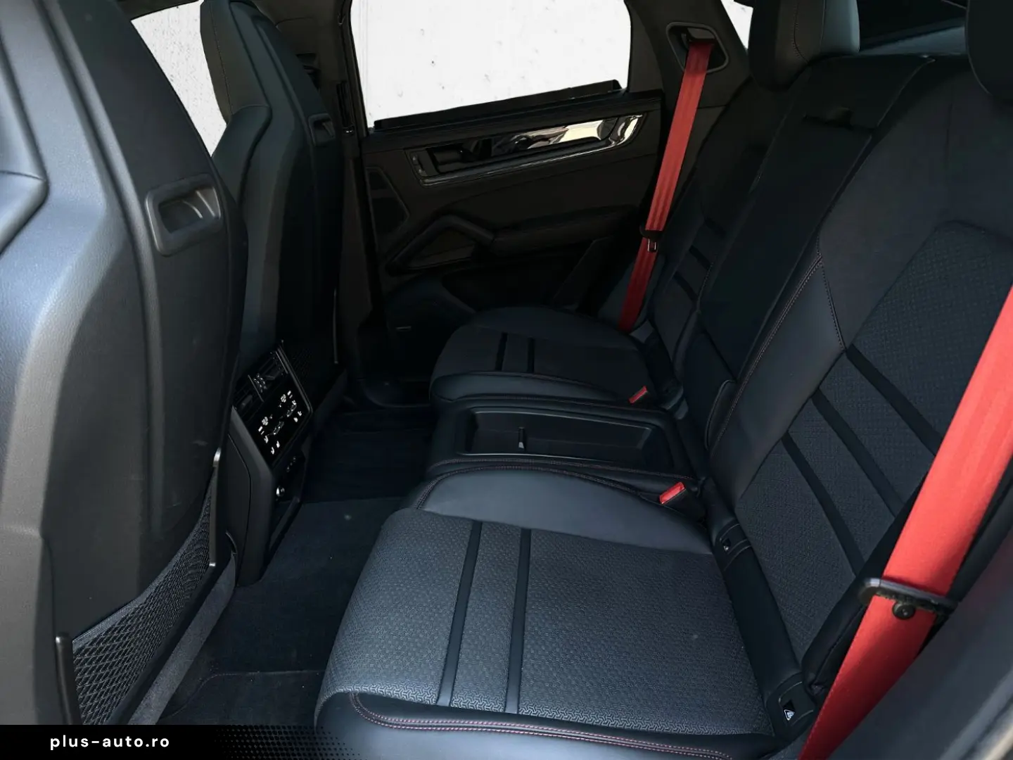PORSCHE Cayenne GTS Coupe