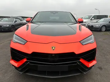 LAMBORGHINI Urus Performante VOLL Carbon VOLL Alcantara
