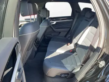VW Touareg 3.0 TDI 4MOTION R-Line