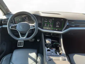 VW Touareg 3.0 TDI 4MOTION R-Line