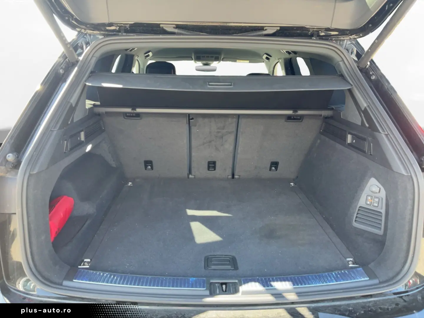 VW Touareg 3.0 TDI 4MOTION R-Line
